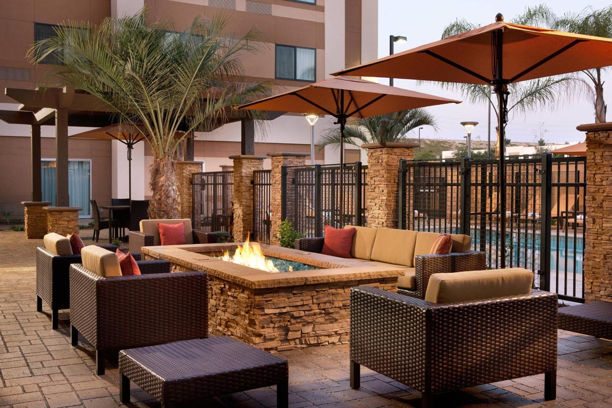 Courtyard By Marriott San Diego Oceanside Exterior foto